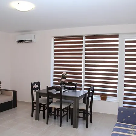 Capuccino Guest - Free Parking And Wi-fi Apartmán