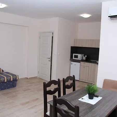 Capuccino Guest - Free Parking And Wi-fi Apartmán *
