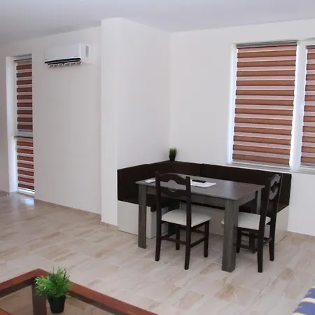 Capuccino Guest - Free Parking And Wi-fi Apartmán