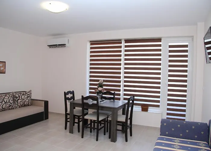 Capuccino Guest - Free Parking And Wi-fi Apartmán