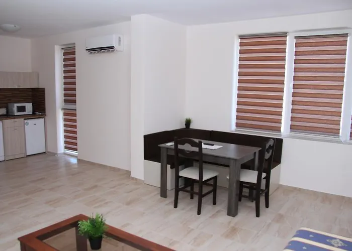 Capuccino Guest - Free Parking And Wi-fi Apartmán